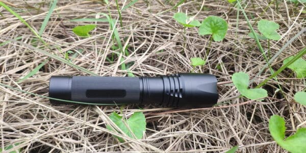 sa253 1100 lumen long beam distance led flashlight