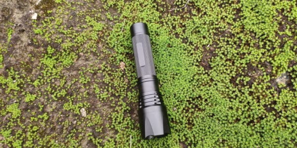 sa253 1100 lumen long beam distance led flashlight